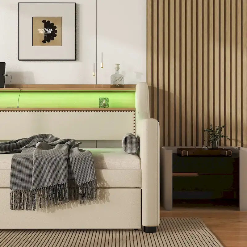 Lit de repos capitonné beige pour lits jumeaux avec lit gigogne et LED