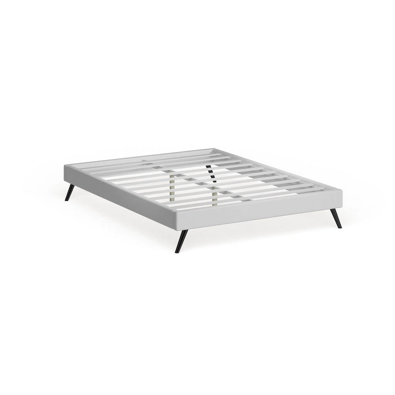 Lit plateforme grand lit en bois blanc avec pieds ronds évasés