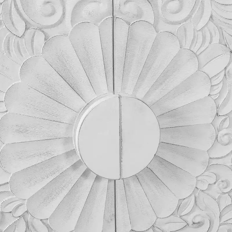 Meuble de rangement avec porte à motif symétrique sculpté